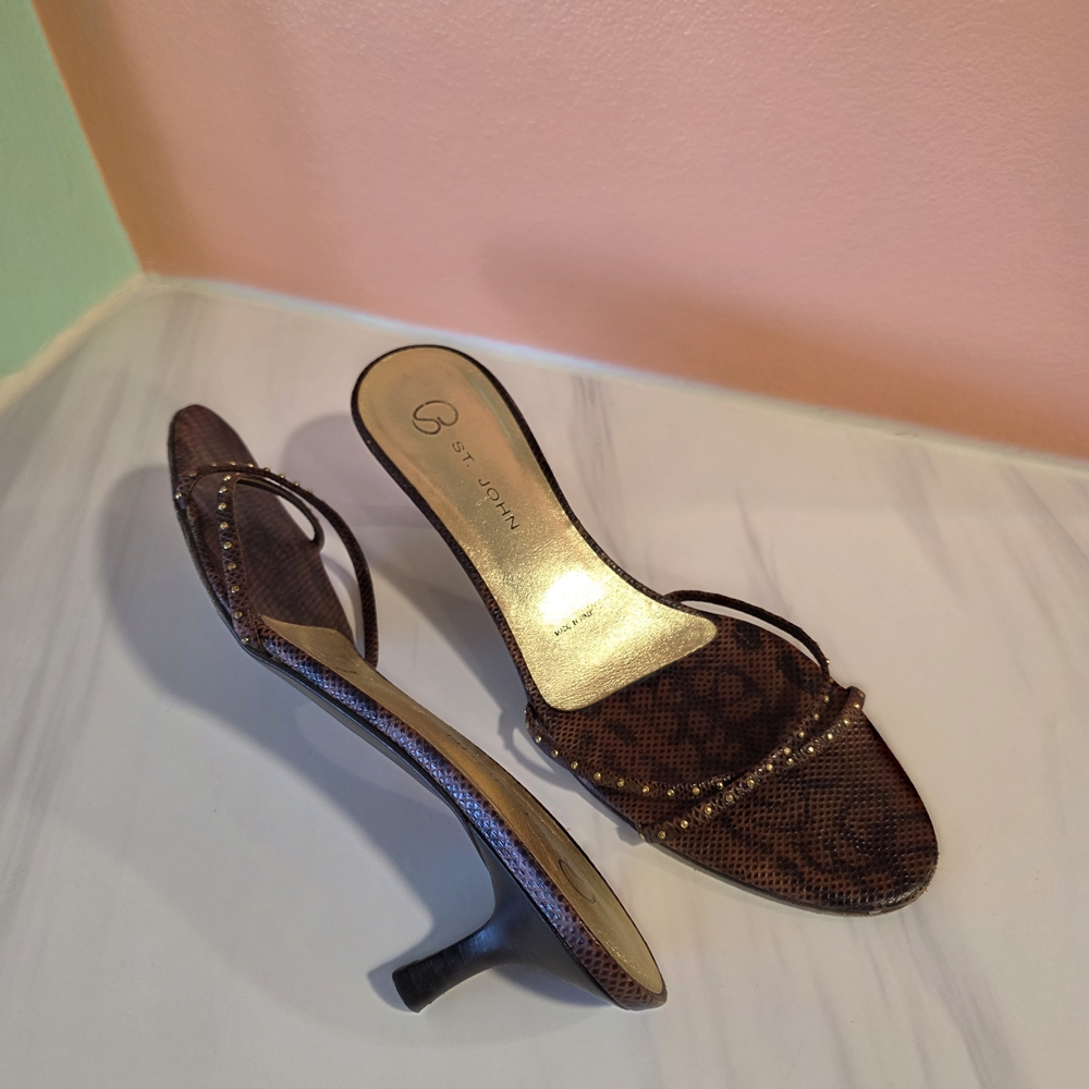 St. John Brown Kitten Heels 7 Italian Snakeskin Patterned Studded Brown Sandals - Picture 15 of 16